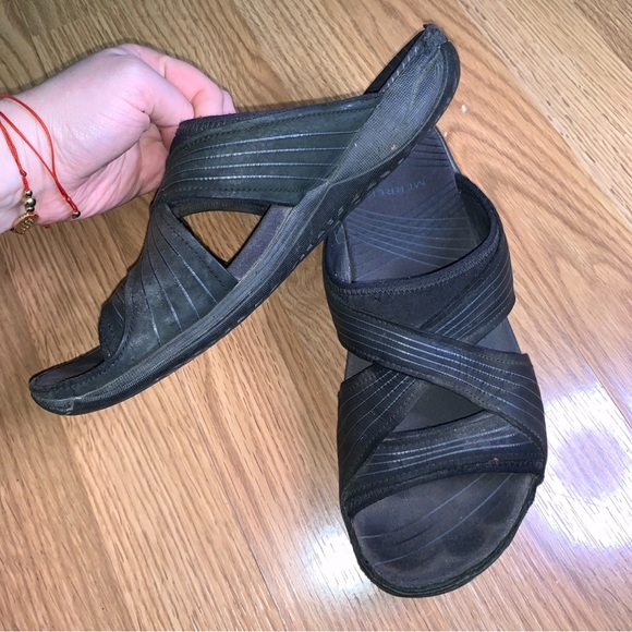 Black Crisscross Sandals - Picture 8 of 10